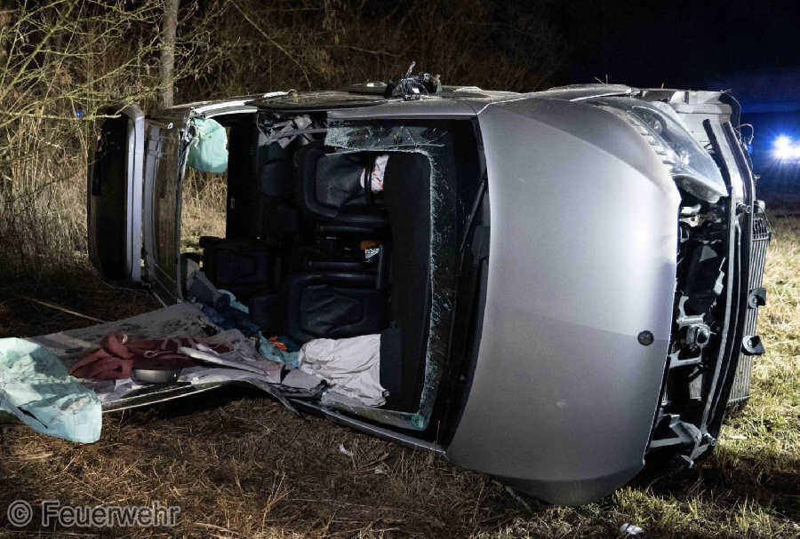 Unfall mit Straßenfahrzeugen, Verkehrshindernis Unfall mit Straßenfahrzeugen, Verkehrshindernis
